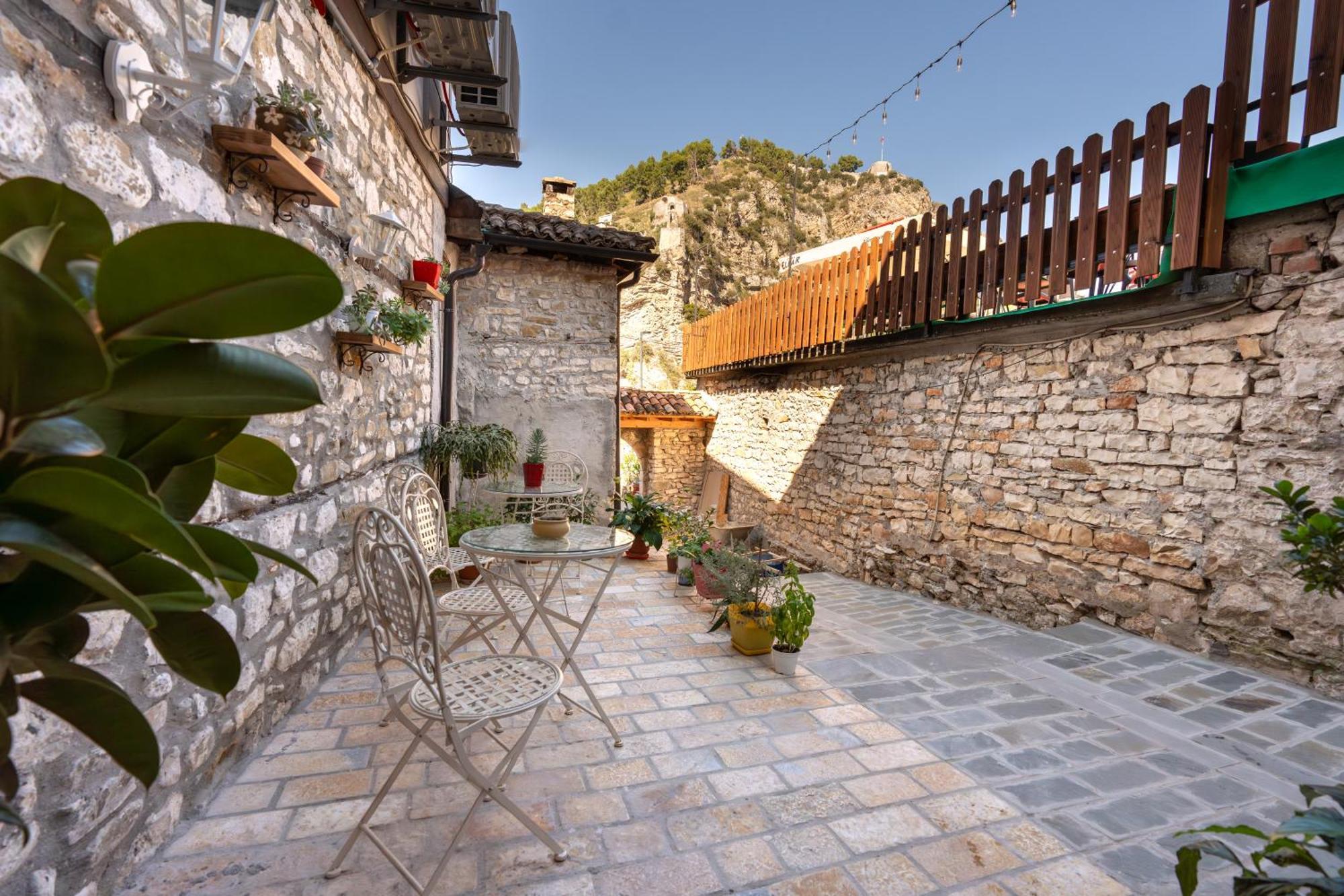 The Well House - Unesco Berat Extérieur photo